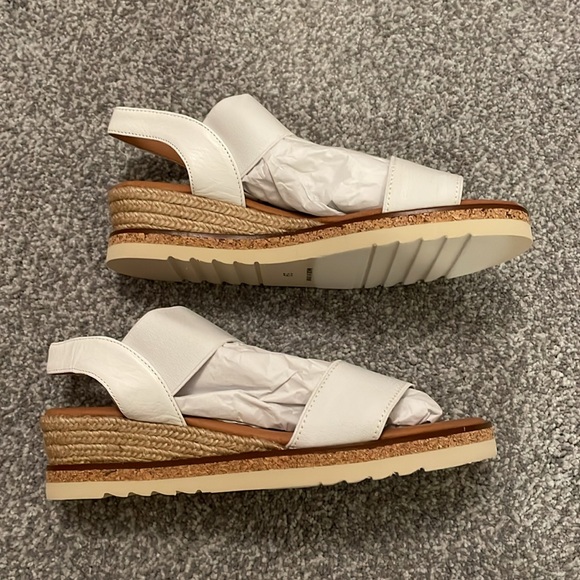 Andre Assous Neveah Wedge size 39 - Picture 10 of 11